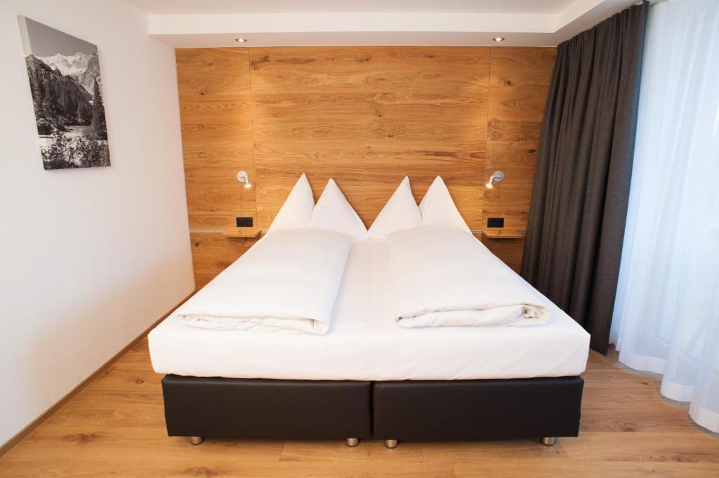 Deluxe Two-Bedroom Apartment,51209920:JPEG